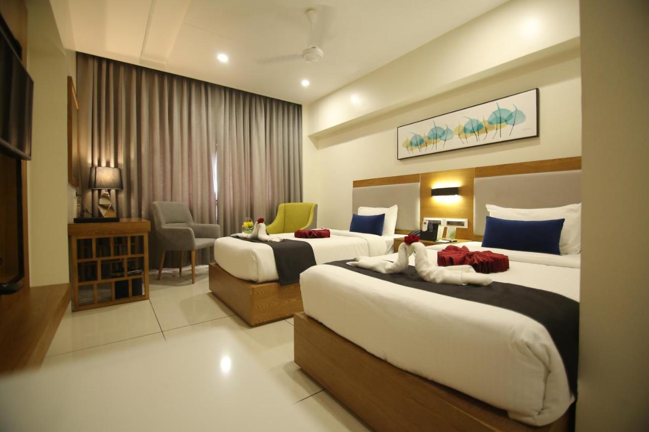 Sri Sri Sri Hotel Khammam Экстерьер фото