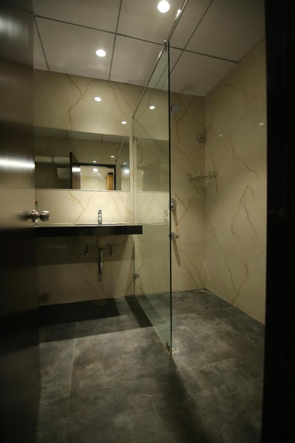 Sri Sri Sri Hotel Khammam Экстерьер фото