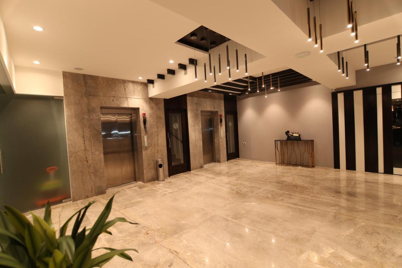 Sri Sri Sri Hotel Khammam Экстерьер фото