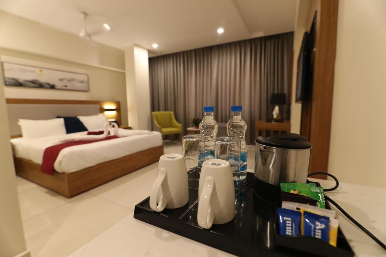 Sri Sri Sri Hotel Khammam Экстерьер фото