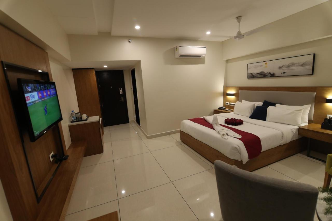 Sri Sri Sri Hotel Khammam Экстерьер фото