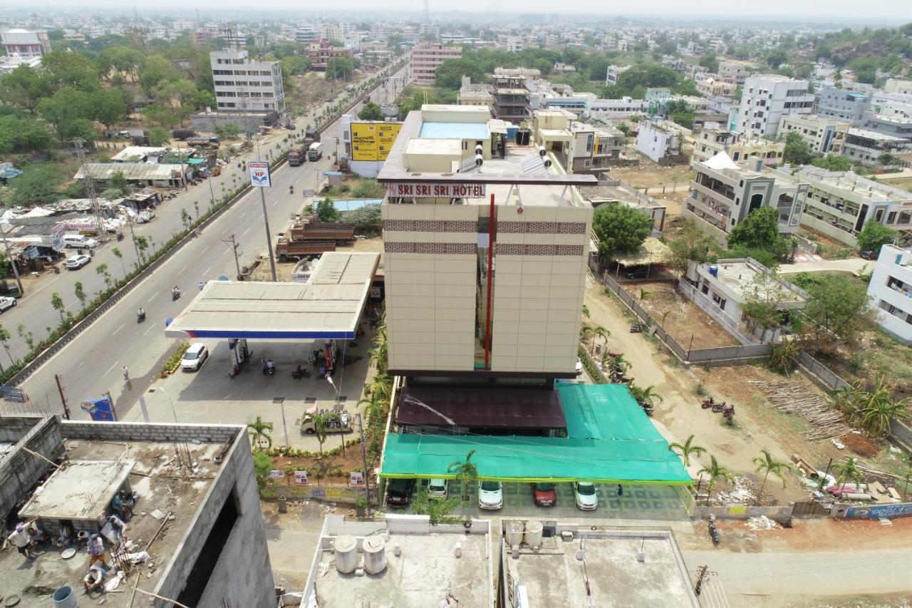Sri Sri Sri Hotel Khammam Экстерьер фото