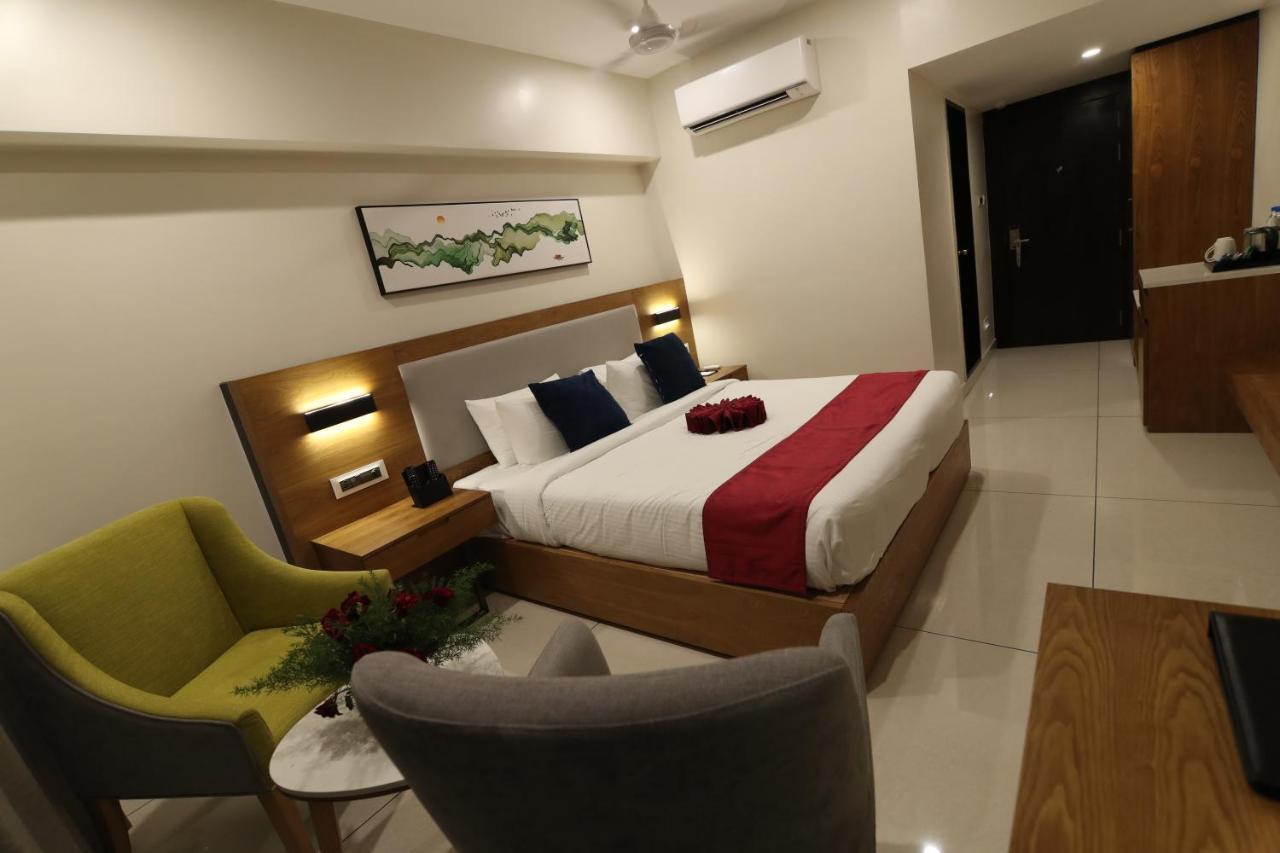 Sri Sri Sri Hotel Khammam Экстерьер фото