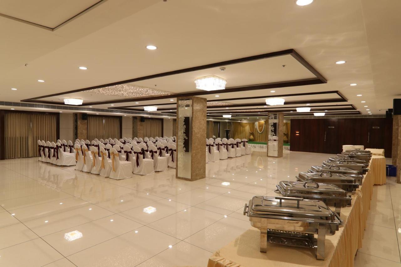 Sri Sri Sri Hotel Khammam Экстерьер фото