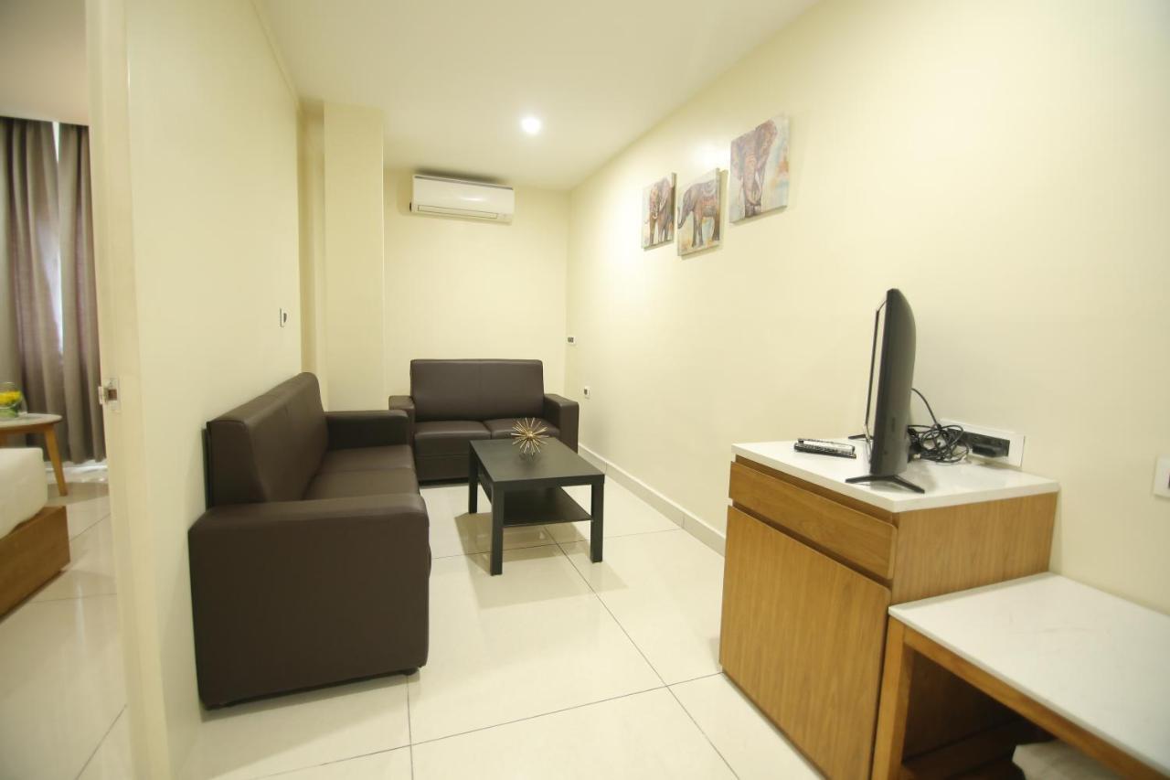 Sri Sri Sri Hotel Khammam Экстерьер фото
