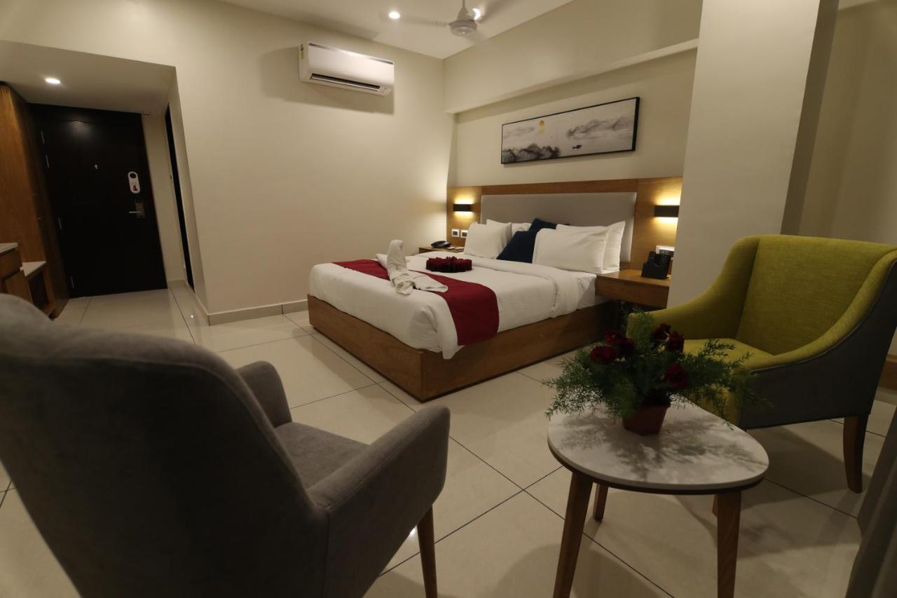 Sri Sri Sri Hotel Khammam Экстерьер фото