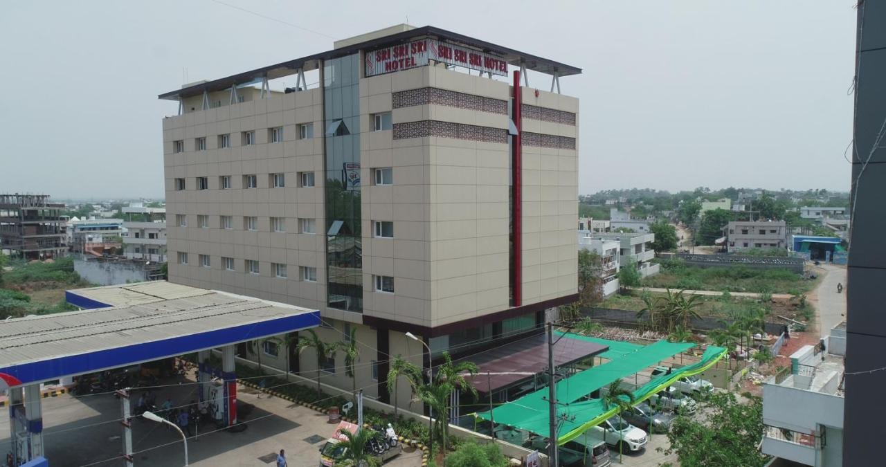 Sri Sri Sri Hotel Khammam Экстерьер фото
