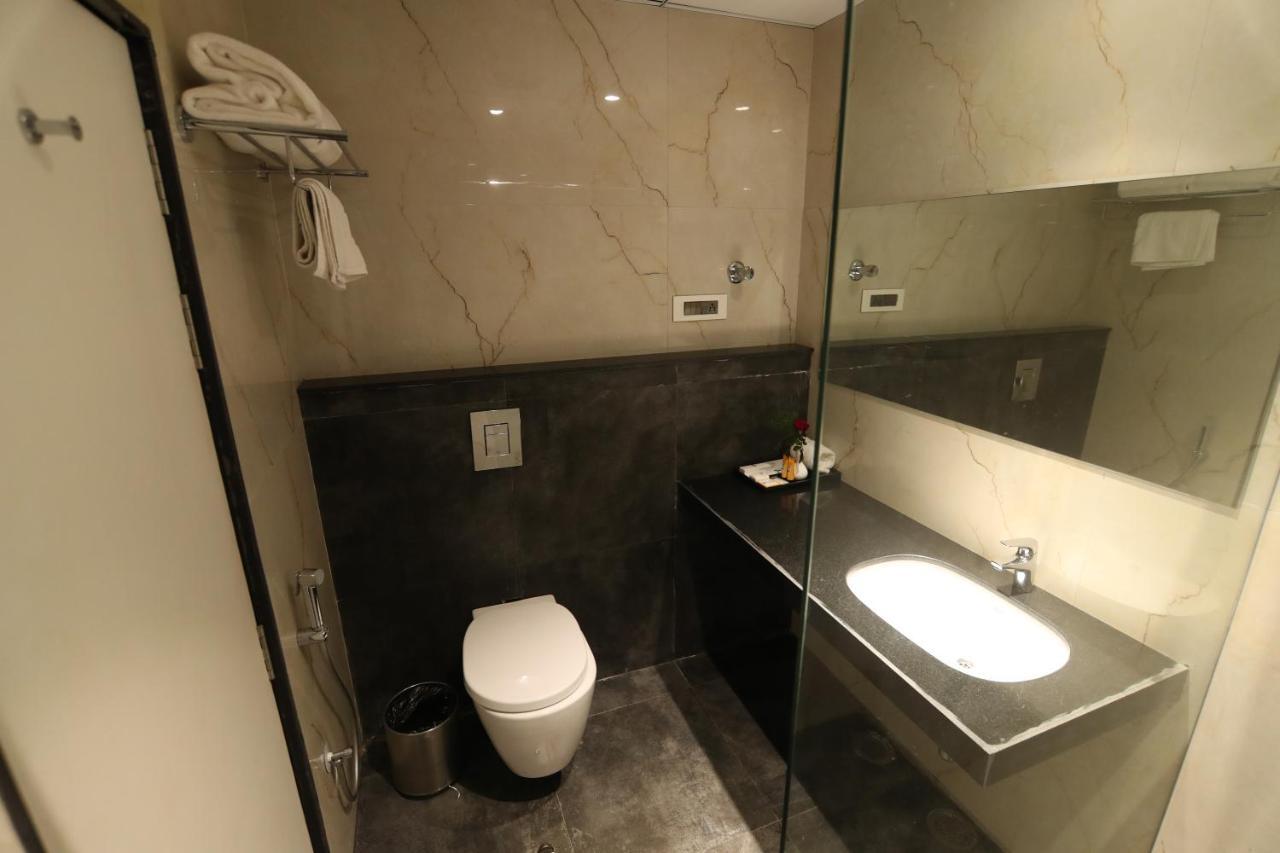 Sri Sri Sri Hotel Khammam Экстерьер фото