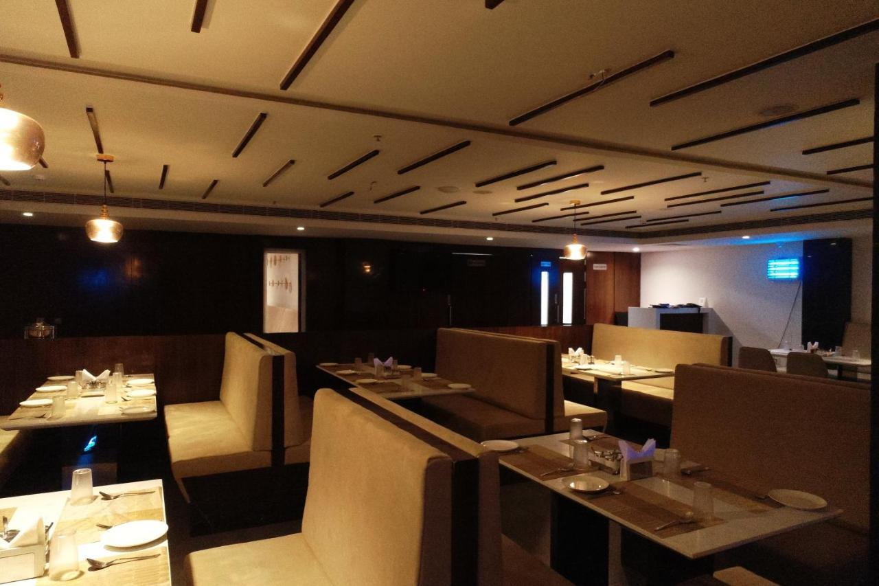 Sri Sri Sri Hotel Khammam Экстерьер фото