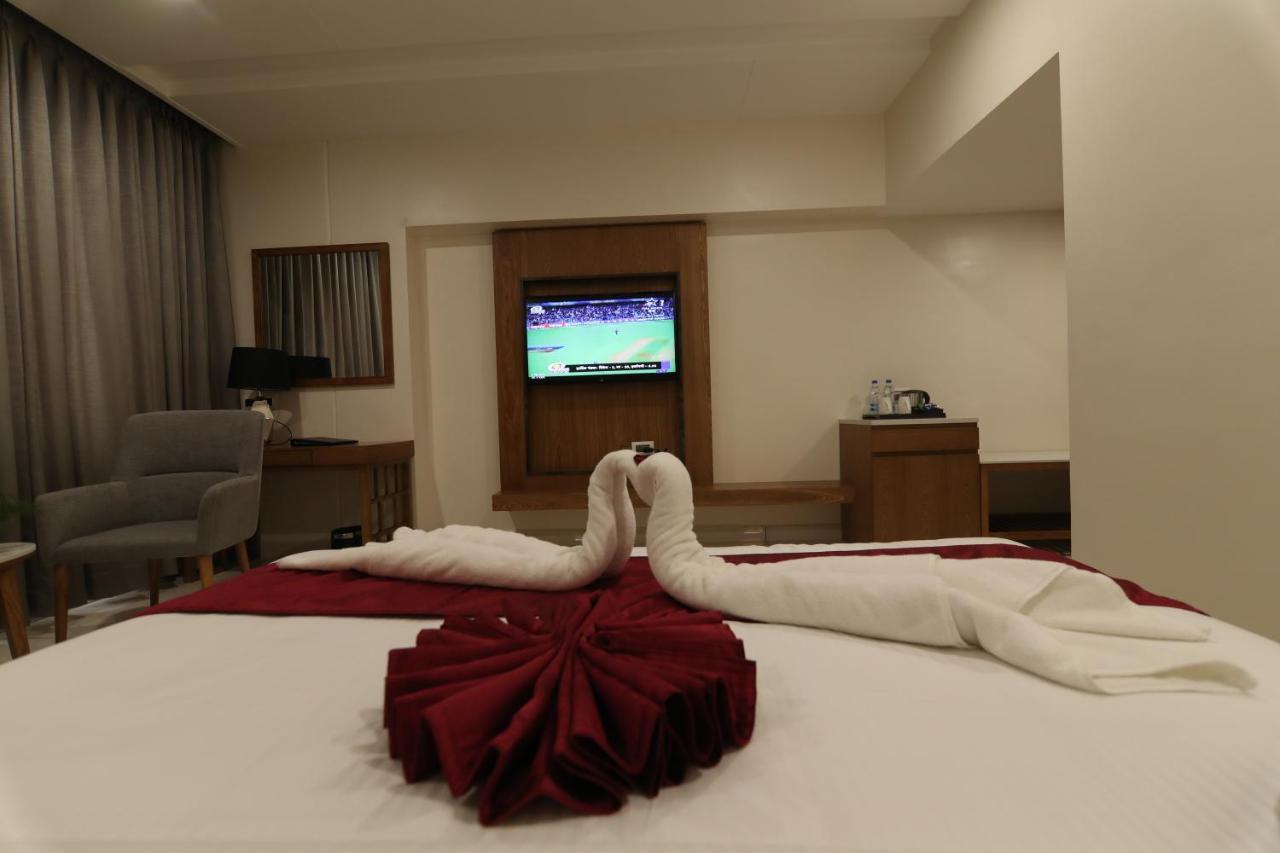 Sri Sri Sri Hotel Khammam Экстерьер фото